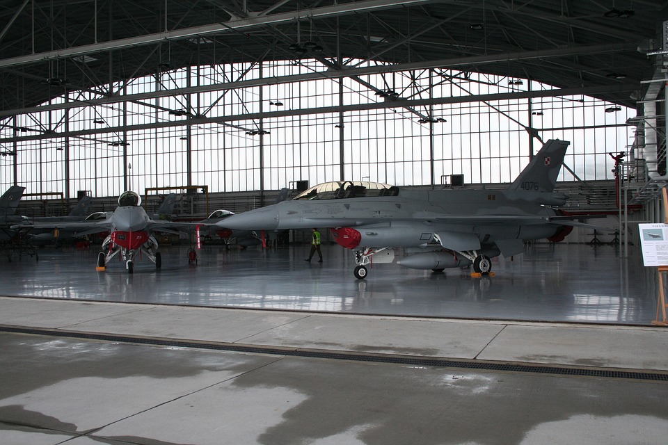 hangar 1215243 960 720