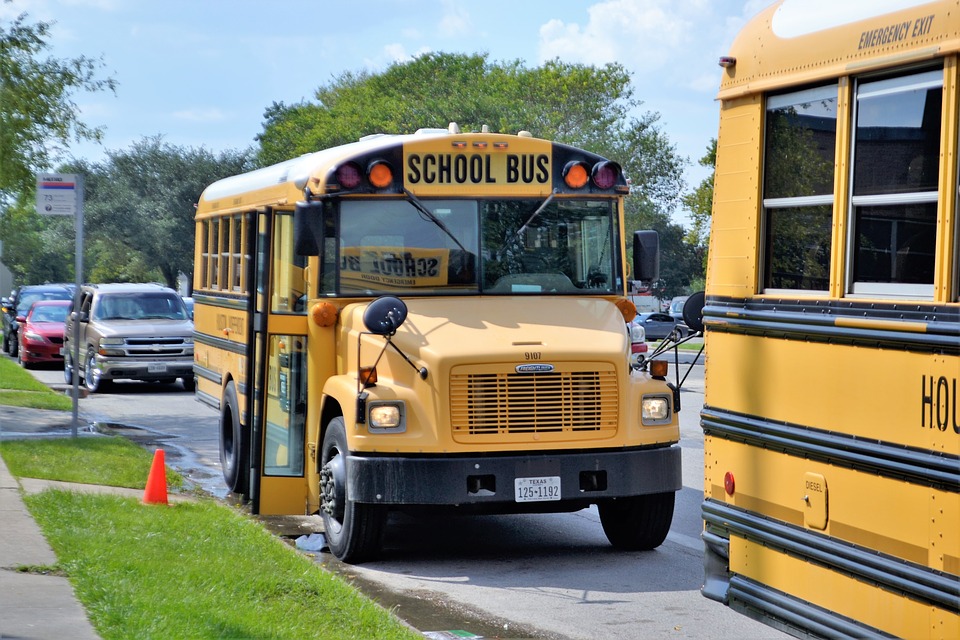 school buses 2801134 960 720